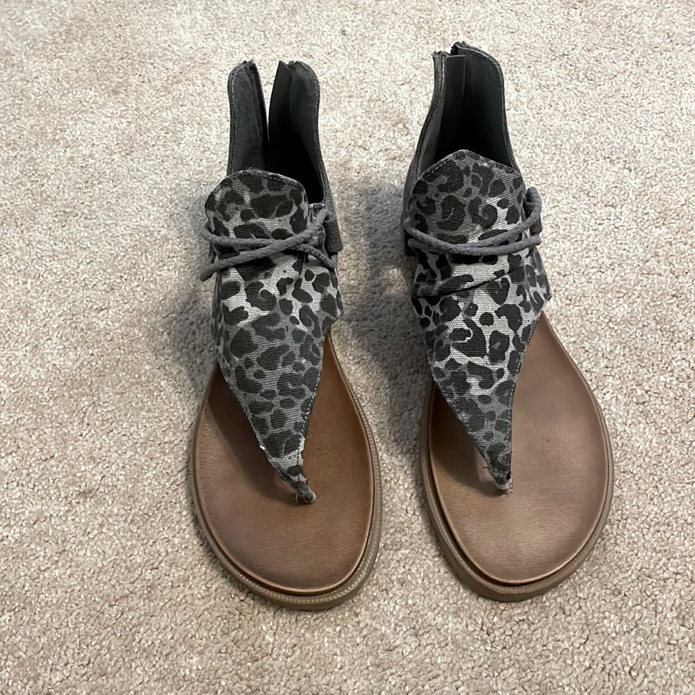 Very G Sandals